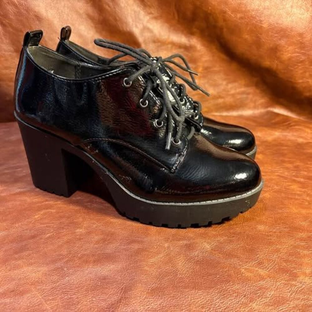 NWOT Y-Not Black Patent Platform Oxford Heels Chunky Lug Sole Lace Up - Size 9